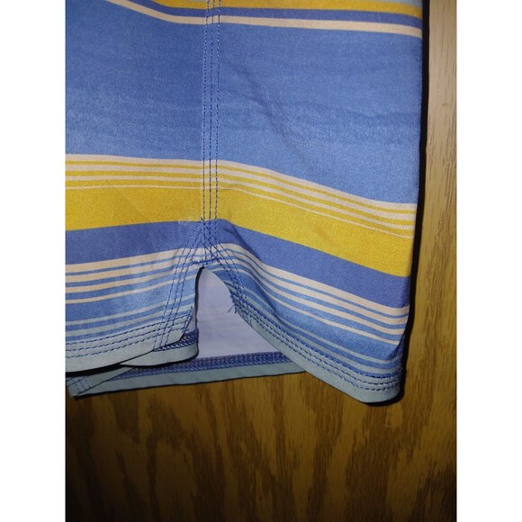 Salty Crew Board Shorts Horizontal Stripes Mens Sz 33x9 Multi Stretch Quick Dry - Picture 14 of 15